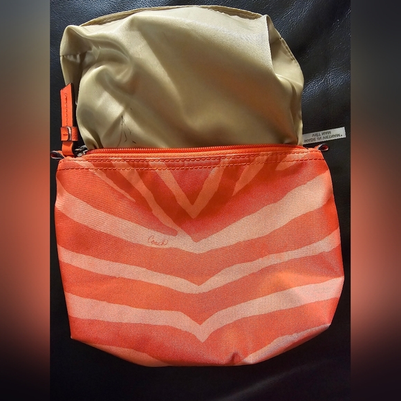 Coach Tangerine Chevron Nylon Makeup bag EUC - Picture 12 of 14